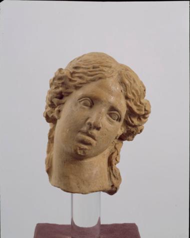 Πήλινη κεφαλή αγαλμάτιου.