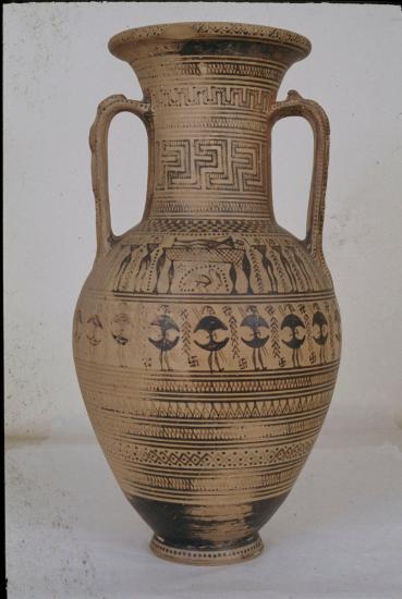 Αττικός γεωμετρικός αμφορέας με παράσταση πρόθεσης νεκρού και πομπή πολεμιστών. Ζ. του Hirschfeld.