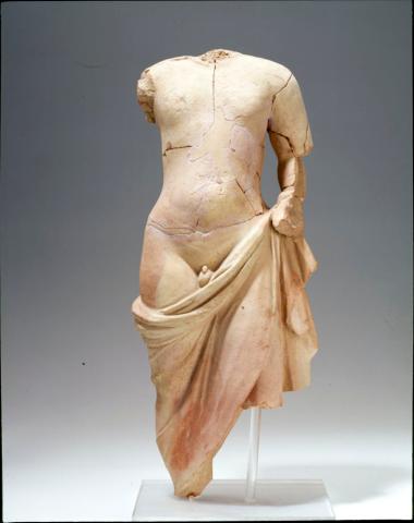 Πήλινο αγαλμάτιο ημίγυμνης ανδρικής μορφής