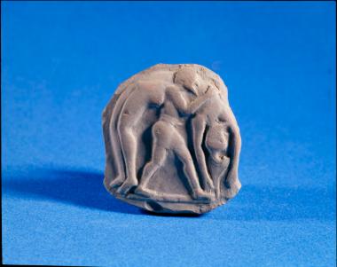 Πήλινο ανάγλυφο με παράσταση Αίαντα που υποβαστάζει τον Αχιλλέα