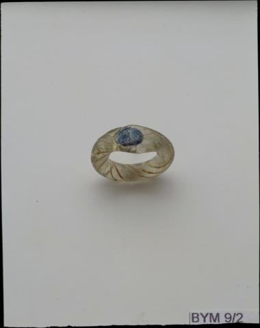 Γυάλινο δαχτυλίδι.