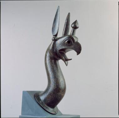 χάλκινη προτομή γρύπα από τη διακόσμηση κινητού λέβητα