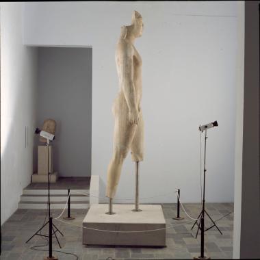 Κολοσσικό άγαλμα κούρου