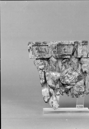 Ανάγλυφο πλακίδιο από ελεφαντόδοντο, με παράσταση του φόνου της Μέδουσας από τον Περσέα