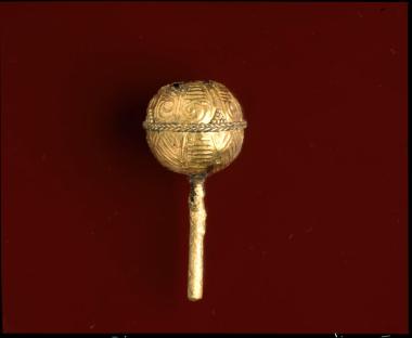 Χρυσή περόνη