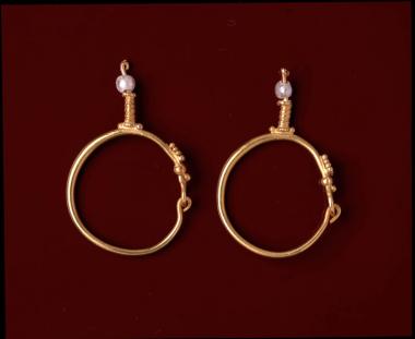 Χρυσά σκουλαρίκια