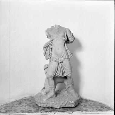 Μαρμάρινο άγαλμα
