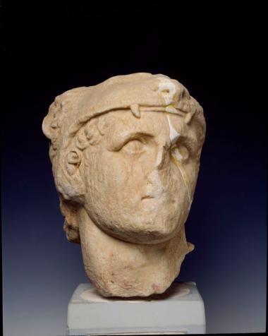 Μαρμάρινη κεφαλή Τηλέφου από το αέτωμα του ναού της Αλέας Αθηνάς στην Τεγέα