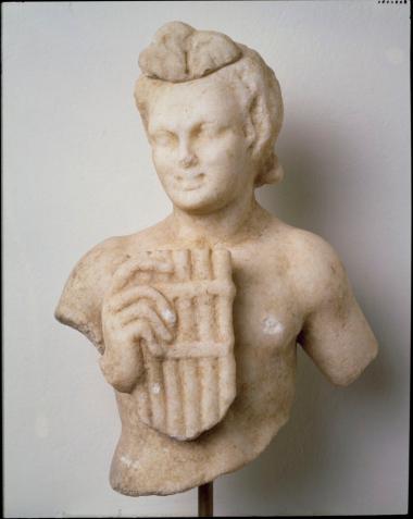 Μαρμάρινο  αγαλμάτιο Πάνα με σύριγγα