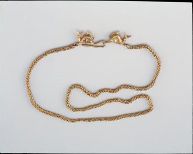 Χρυσό περιδέραιο – αλυσίδα.