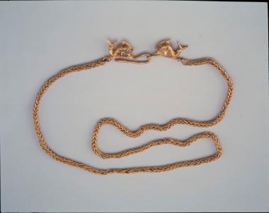 Χρυσό περιδέραιο – αλυσίδα.