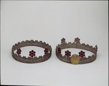 Ασημένια επιχρυσωμένα στέφανα γάμου.