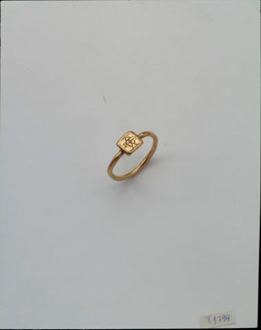 Χρυσό δαχτυλίδι.