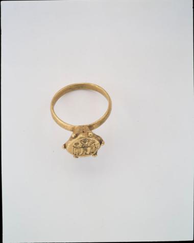 Χρυσό δαχτυλίδι.