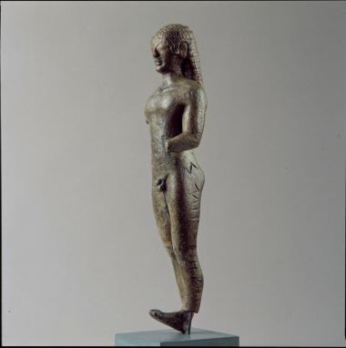 Χάλκινος κούρος με επιγραφή στο αριστερό πόδι 