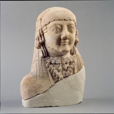 Ανώτερο τμήμα πήλινου αγαλματίου κόρης από την Κύπρο