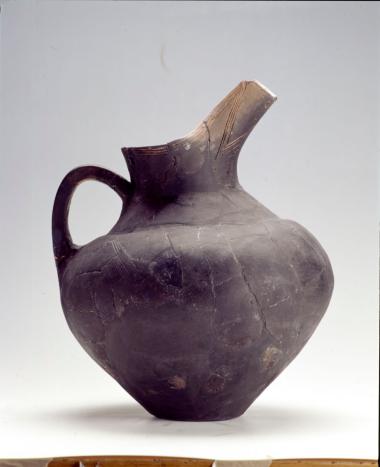 Οπισθότμητη πρόχους από το νεκροταφείο