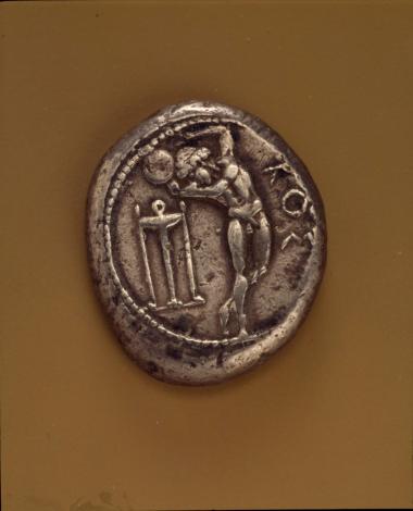 Αργυρό τρίδραχμο με απεικόνιση δισκοβόλου στον εμπροσθότυπο.
