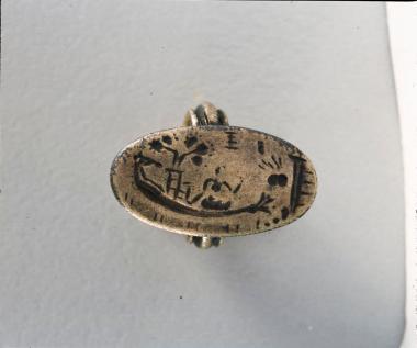 Δαχτυλίδι από τάφο στον Μόχλο