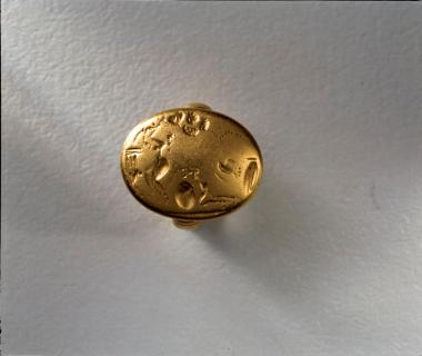 Δαχτυλίδι από τάφο στα Καλύβια Φαιστού