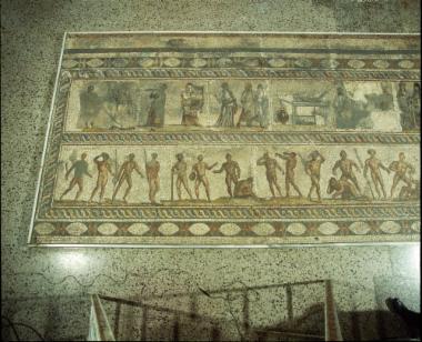 Ψηφιδωτό δάπεδο από ρωμαϊκή έπαυλη στα Υψηλά Αλώνια της Πάτρας, απεικόνιση αθλητικών αγώνων