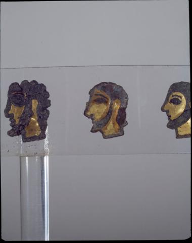 Ανδρικά προσωπεία από χρυσό και νιέλλο  από το ανάκτορο του Νέστορος