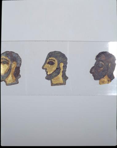 Ανδρικά προσωπεία από χρυσό και νιέλλο  από το ανάκτορο του Νέστορος