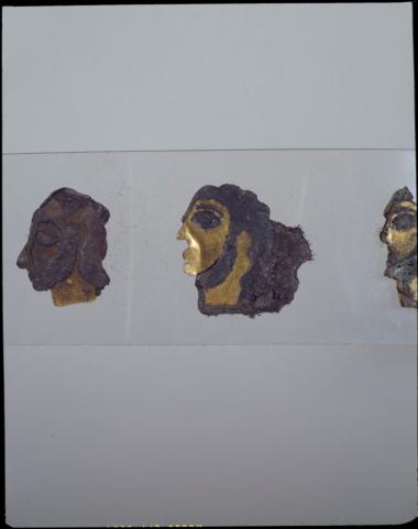 Ανδρικά προσωπεία από χρυσό και νιέλλο  από το ανάκτορο του Νέστορος