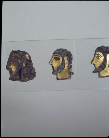 Ανδρικά προσωπεία από χρυσό και νιέλλο  από το ανάκτορο του Νέστορος