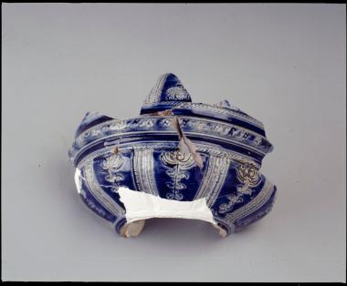 Σμαλτωμένο αγγείο από το Φραγγοκάστελλο Σφακίων