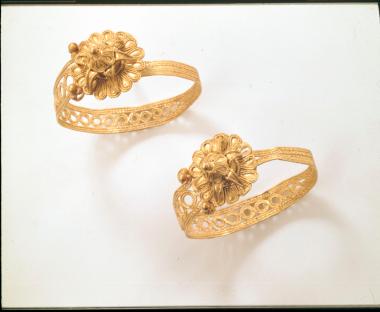 Χρυσά σκουλαρίκια