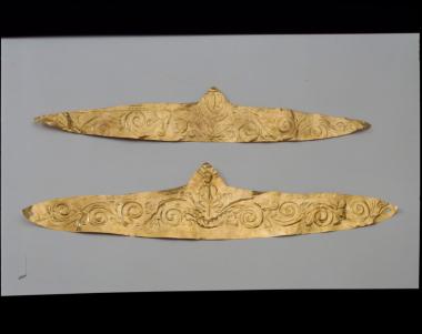 Δύο χρυσά διαδήματα