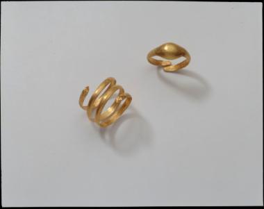 Δύο χρυσά δαχτυλίδια
