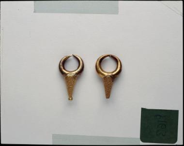Χρυσά σκουλαρίκια