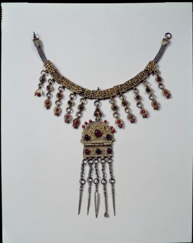 Επιχρυσωμένο ασημένιο επιστήθιο κόσμημα