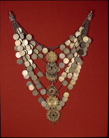 Ασημένιο επιχρυσωμένο επιστήθιο κόσμημα