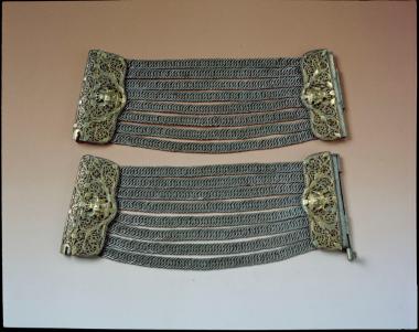 Δύο ασημένια επιχρυσωμένα βραχιόλια