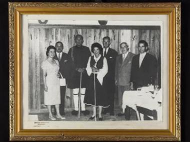 Ο Ευάγγελος Αβέρωφ με τη βασίλισσα Φρειδερίκη και το βασιλιά Παύλο Α'.