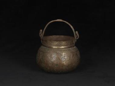 Χάλκινο κύπελο - μπακράτσι με εγχάρακτη διακόσμηση.