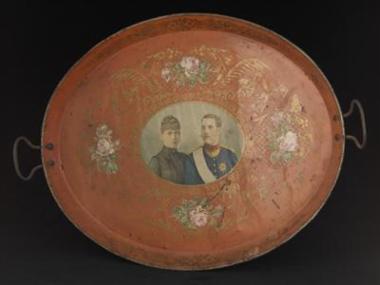 Τσίγκινος χρωματιστός ωοειδής δίσκος σερβιρίσματος με λαβές.