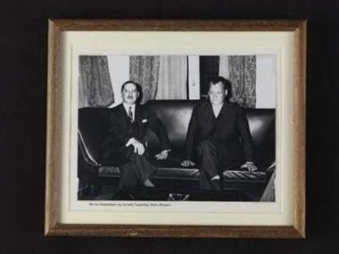 Ο Ε. Αβέρωφ με τον Καγκελάριο της Δυτικής Γερμανία, Κόνραντ Αντενάουερ.