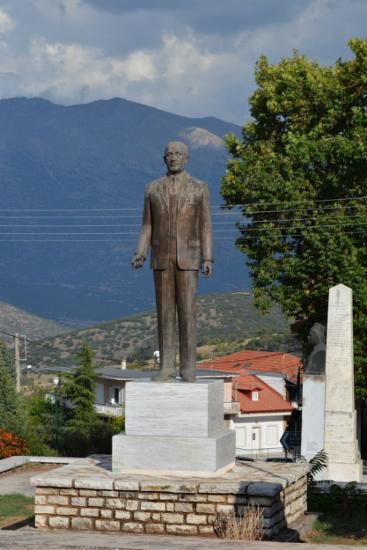 Άγαλμα Αλέξανδρου Παπαναστασίου στο Λεβίδι Αρκαδίας