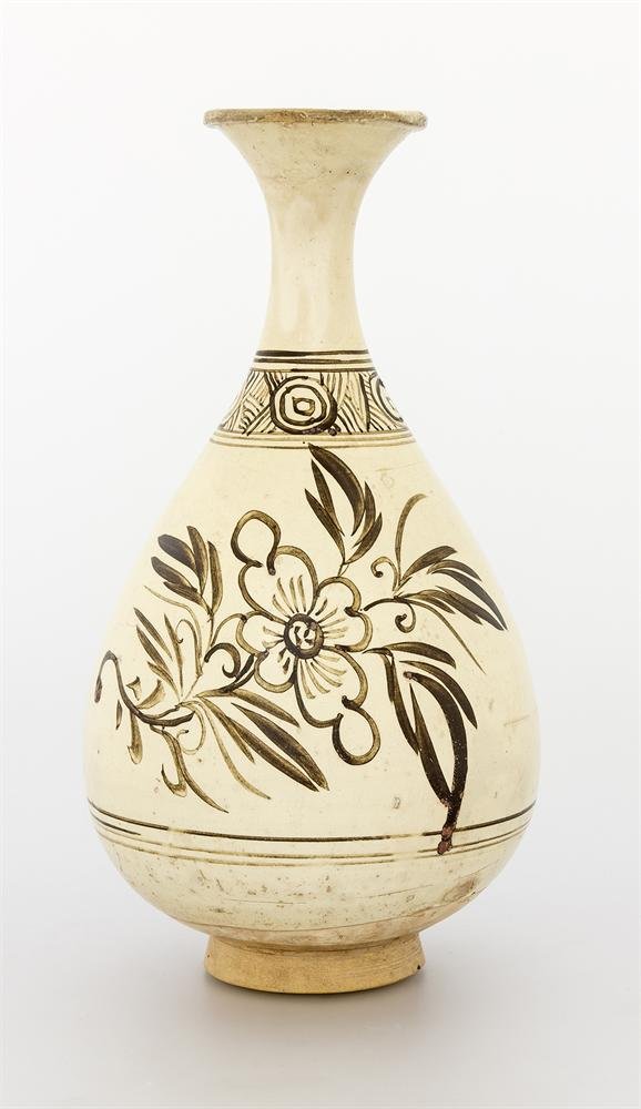 Bottle of Cizhou-type with painted decoration under glazed earthenware