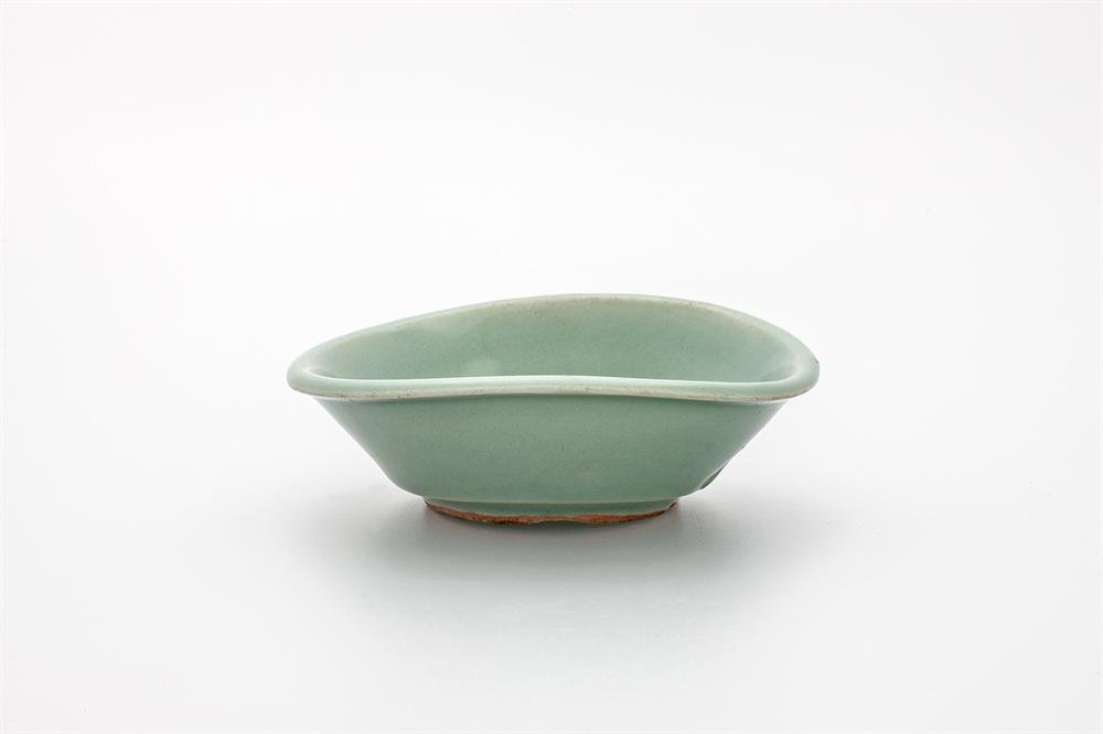 Bowl of glazed Longquan stoneware