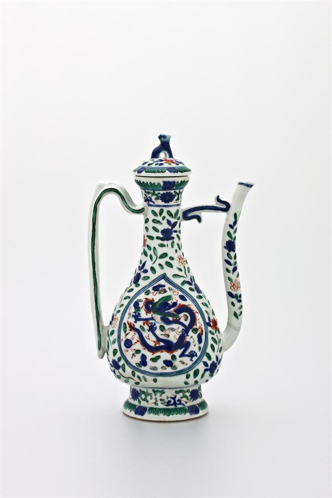 Ewer, porcelain with underglaze blue and wucai coloured overglaze enamel decoration