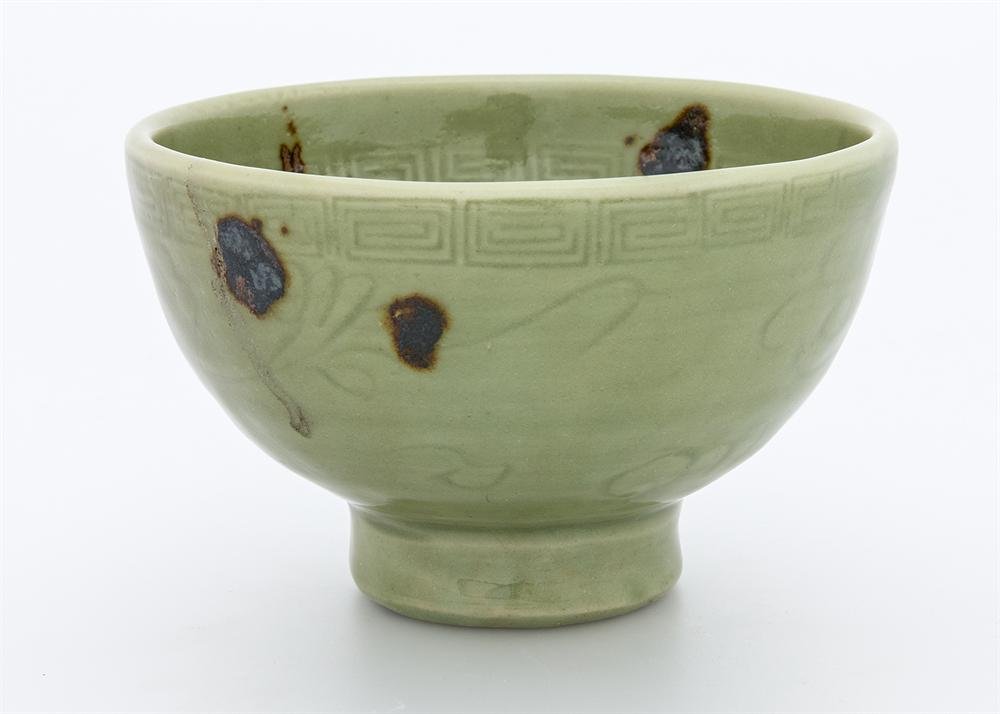 Bowl of glazed Longquan stoneware