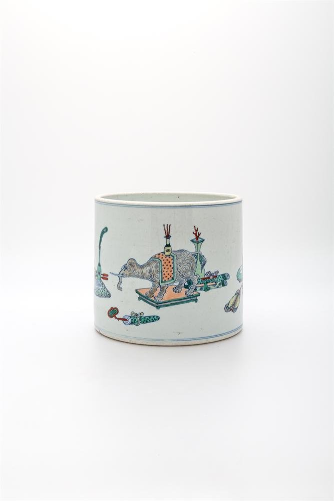 Brushpot of  porcelain with doucai underglaze and overglaze enamel decoration