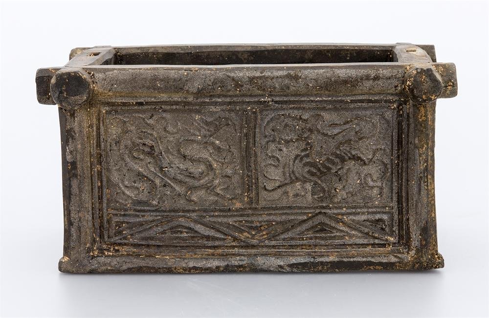 Burial model of a wellhead from grey earthenware, Han dynasty