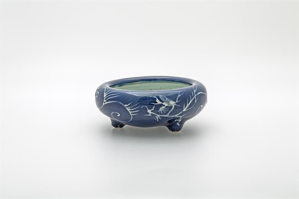 Censer of cobalt blue-glazed porcelain and white slip painted decoration