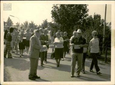 Germans reading publications by the Panhellenic Anti-dictatorship Front (PAM)